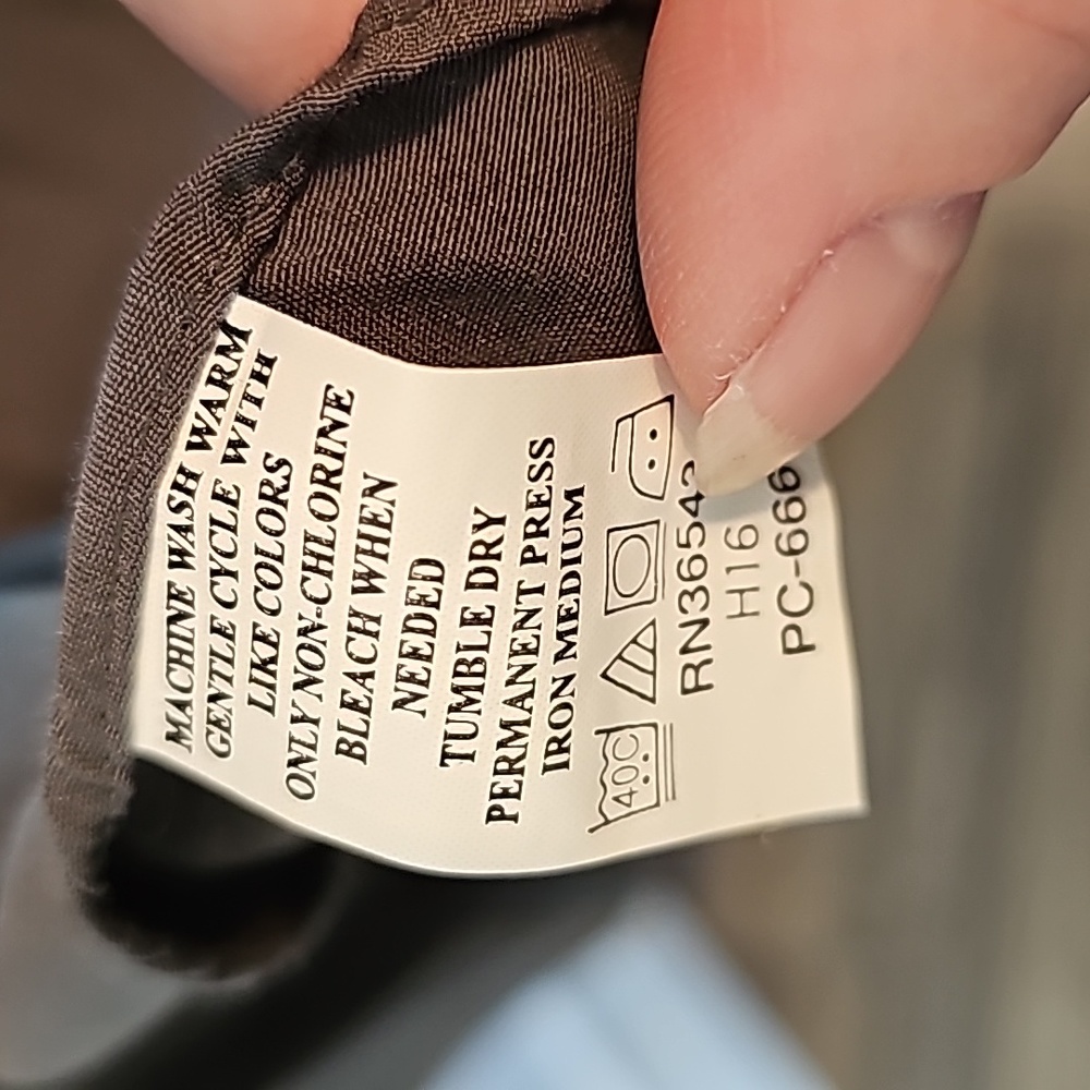 Arrow men's XL 34/35 button-up dress shirt - Picture 6 of 6